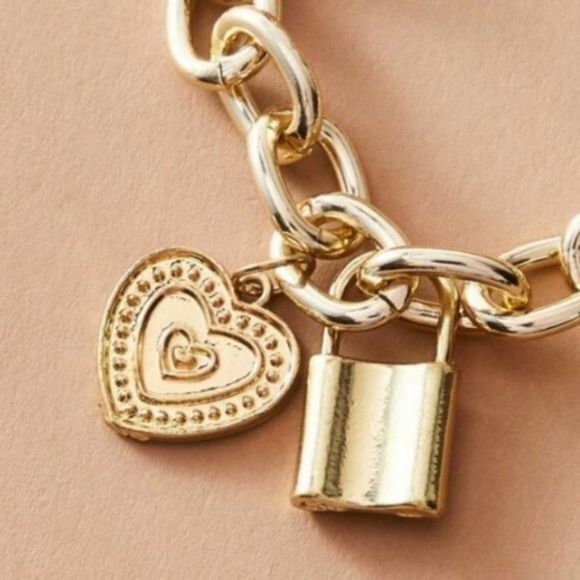 NEW Chunky Chain Bracelet with Lock and Heart Charms - Picture 3 of 3